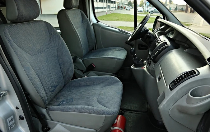 Renault Trafic cena 27900 przebieg: 260000, rok produkcji 2004 z Gostynin małe 667